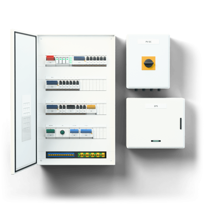 House with solar PV and a home battery — 3D visualisation, door open, front view of the devices; next to it, the solar PV DC combiner box and the sub-board for selected circuits (EPS)